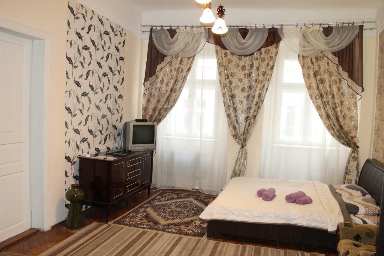 Apartment On Rynok Square Leópolis Exterior foto
