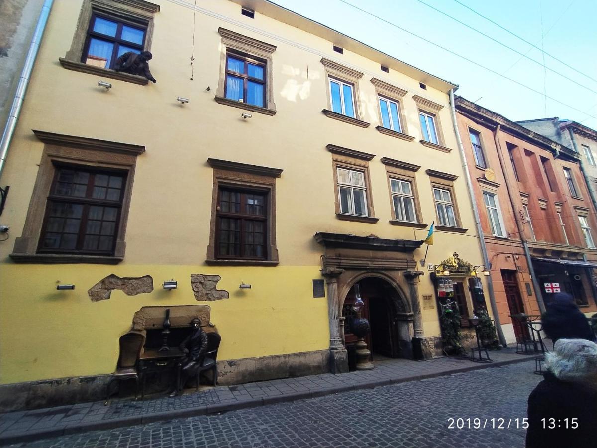Apartment On Rynok Square Leópolis Exterior foto